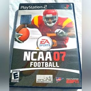 NCAA Football 07 PS2 USC Reggie Bush 2005 Heisman trophy winner. (Reinstated).